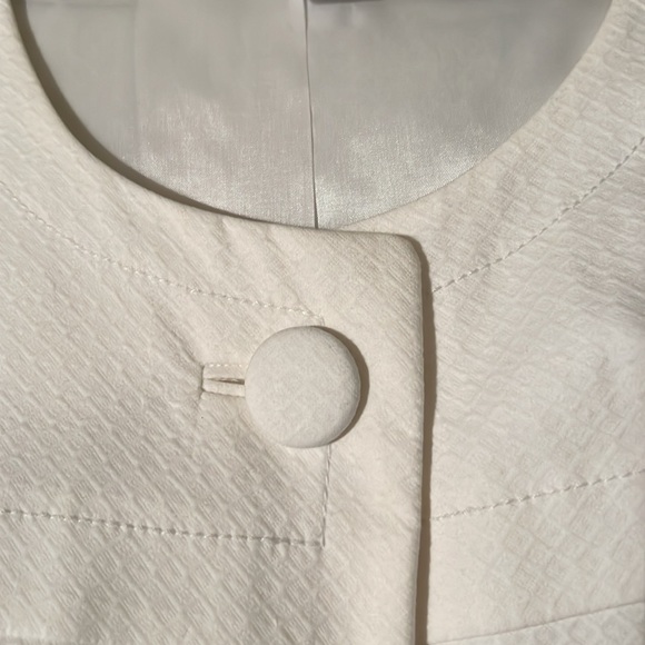 BNWT white lined jacket with 3/4” sleeves - Picture 4 of 4